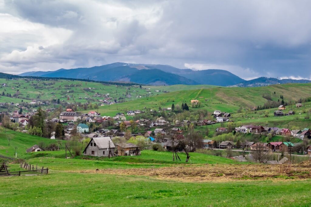 Фотоотчет о путешествии в Карпаты с фотоаппаратом Lumix GX8 - 89 - Вид на ПГТ Ясиня