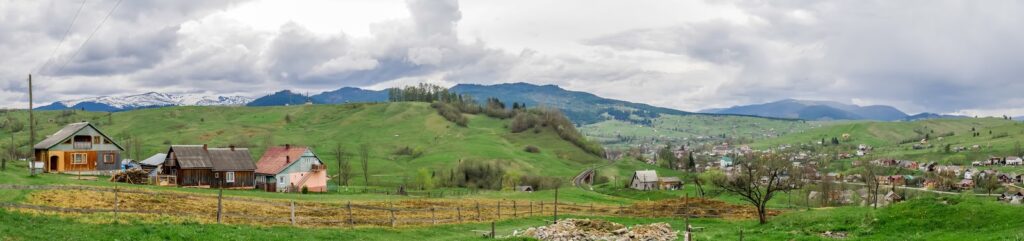 Фотоотчет о путешествии в Карпаты с фотоаппаратом Lumix GX8 - 90 - Вид на ПГТ Ясиня (панорама)