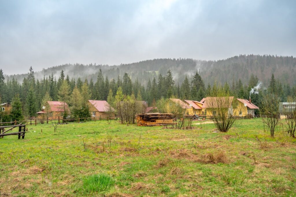 Фотоотчет о путешествии в Карпаты с фотоаппаратом Lumix GX8 - 97 - Урочище Багончик, частная гостиница