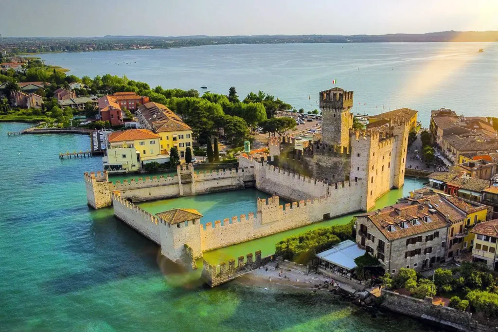 Замок Скалигеров в Сирмионе на острове Гарда