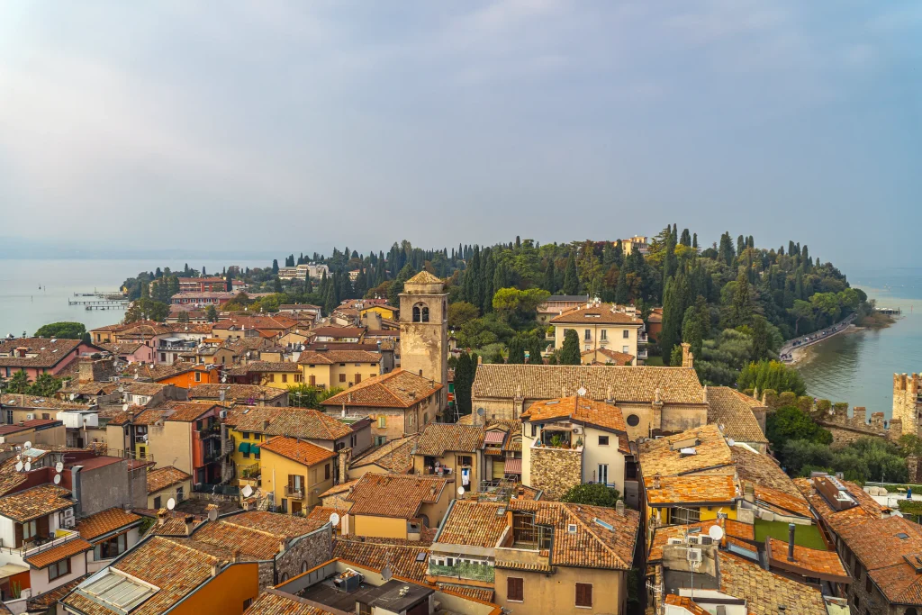город Сирмионе на озере Гарда