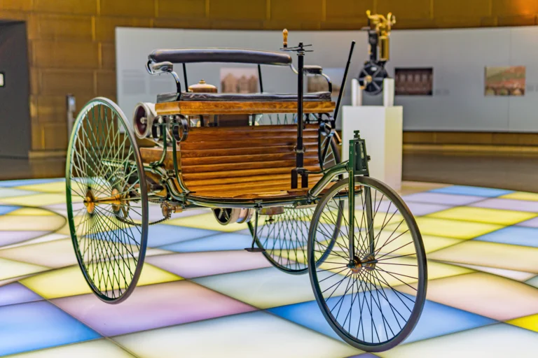 Музей Мерседес-Бенз в Штутгарте - 01 - 1886 Benz Patent-Motorwagen