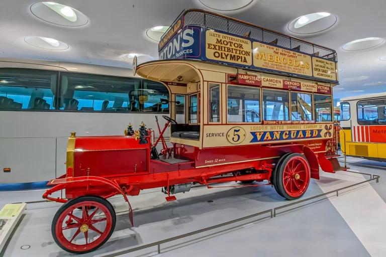 Музей Мерседес-Бенз в Штутгарте - 16 - 1907 Milnes-Daimler Doppeldeckerbus